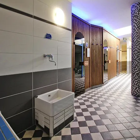 In Mit Einem Gemeinsamen Pool Tanne