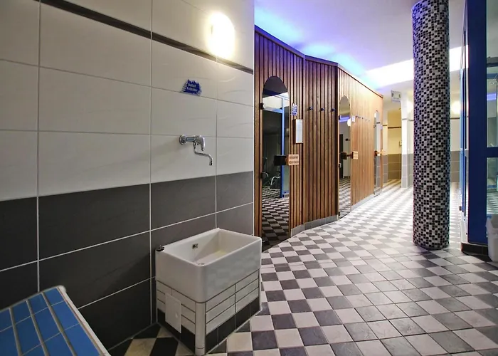 In Mit Einem Gemeinsamen Pool Tanne